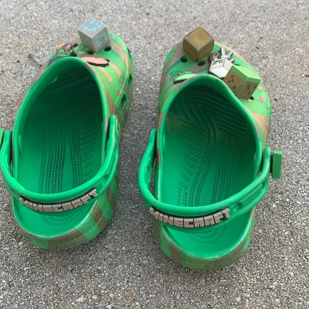 Crocs
Big Kids Minecraft Classic Clogs from Finish Line - Picture 2 of 13